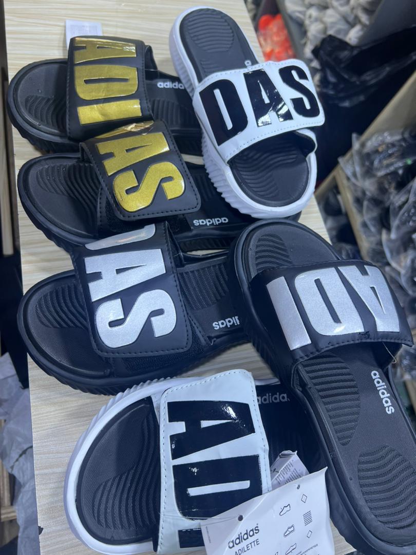 Chaussure claquette Adidas