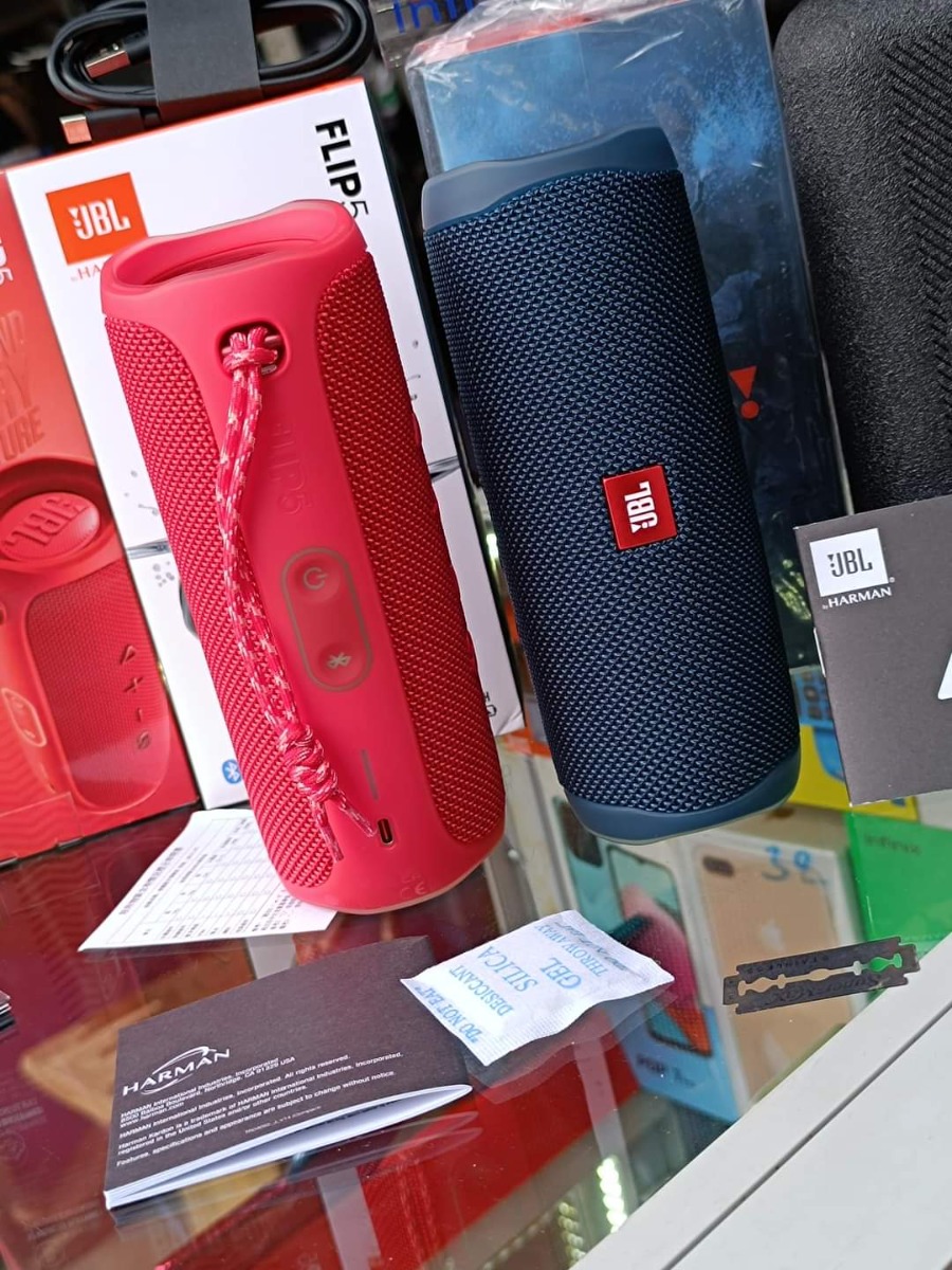 JBL radio petit magasin grossistes d'Adjamé
