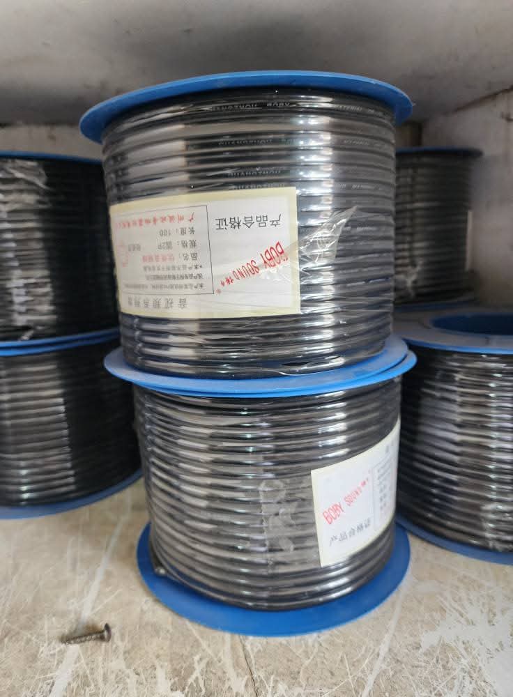 Construction: Cuivre étamé + isolation XLPO. Tension d'essai: 6500V 5min. Tension nominale: 1000/1800V CC. Sans halogène et faible fumée et résistant aux UV. Notation Tenperature:-40 °C à 125 °C, résistance au froid.
