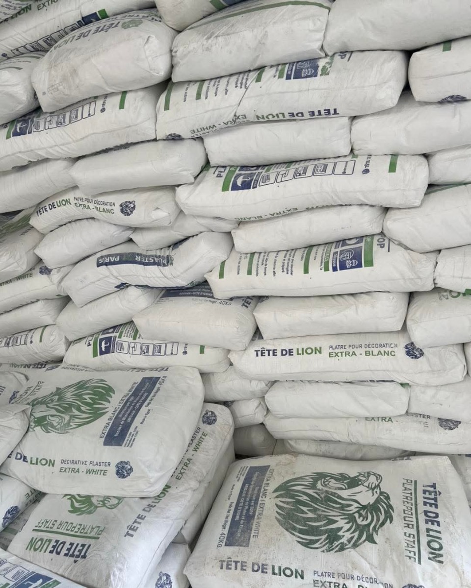 Plate ciment blanc pour carreaux