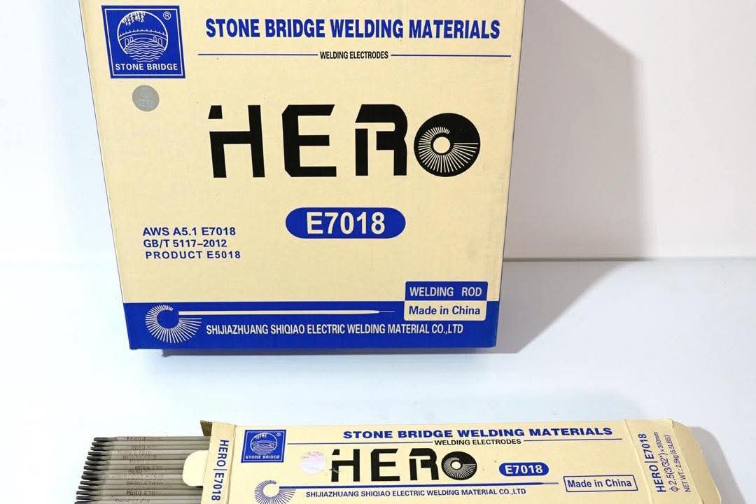 AWS E6013 est une électrode rutile en acier formild à toutes les positions. Il se soudé sur ca ou cc avec une excellente performance et des fonctionnalités de rétraction faciles