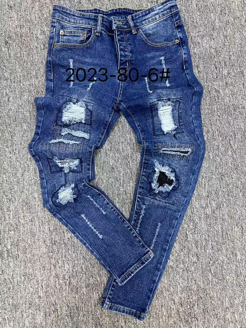 Jean pantalon bleu et blanc