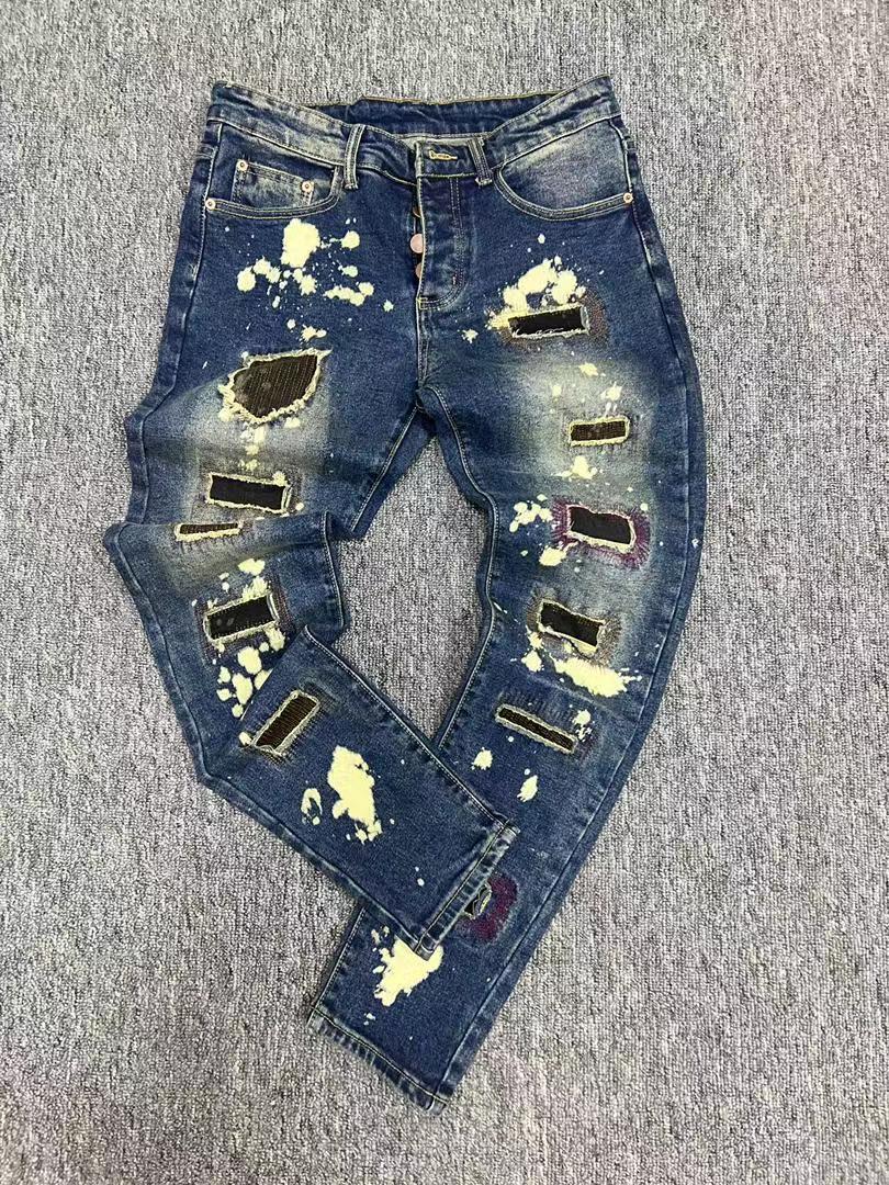 Jean pantalon bleu et blanc