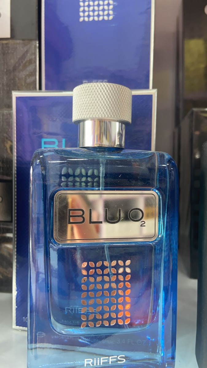 Grossistes d'Adjamé: Offres Imbattables sur le Parfum Blue O2