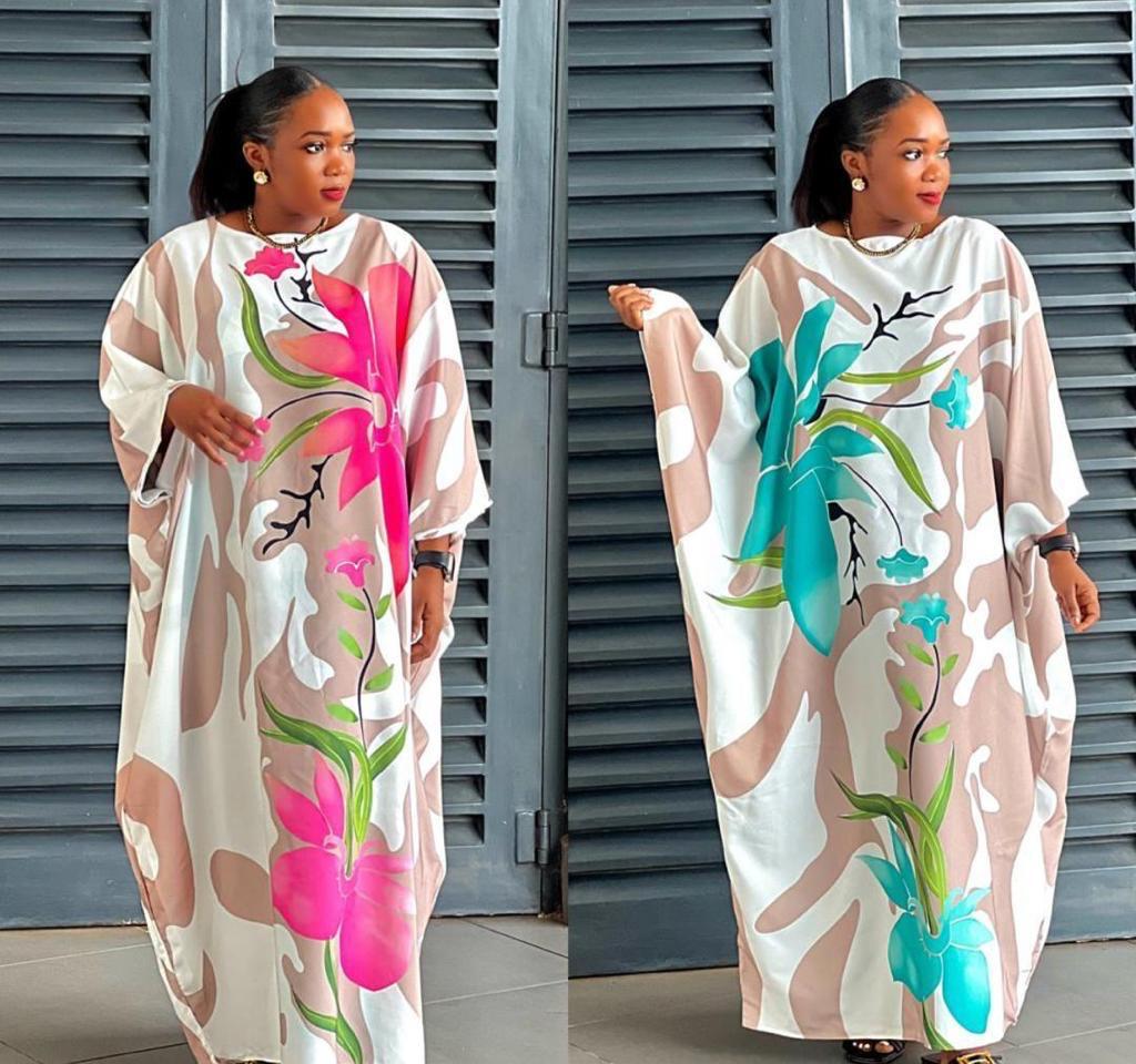 Il est fait de vénitien lisse et doux pour la peau, TLa conception du bouton ouvert est plus adaptée aux vêtements décontractés des jeunes femmes à la mode