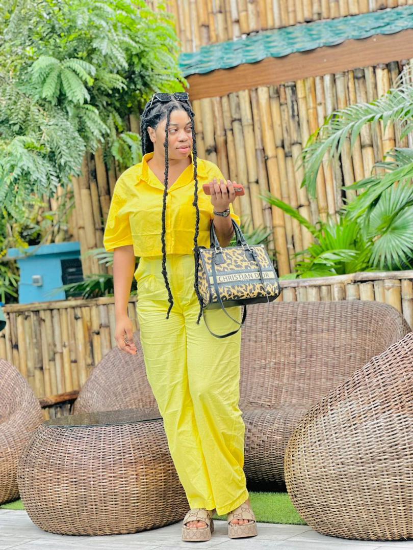 Complet chemise pantalon femme jeune