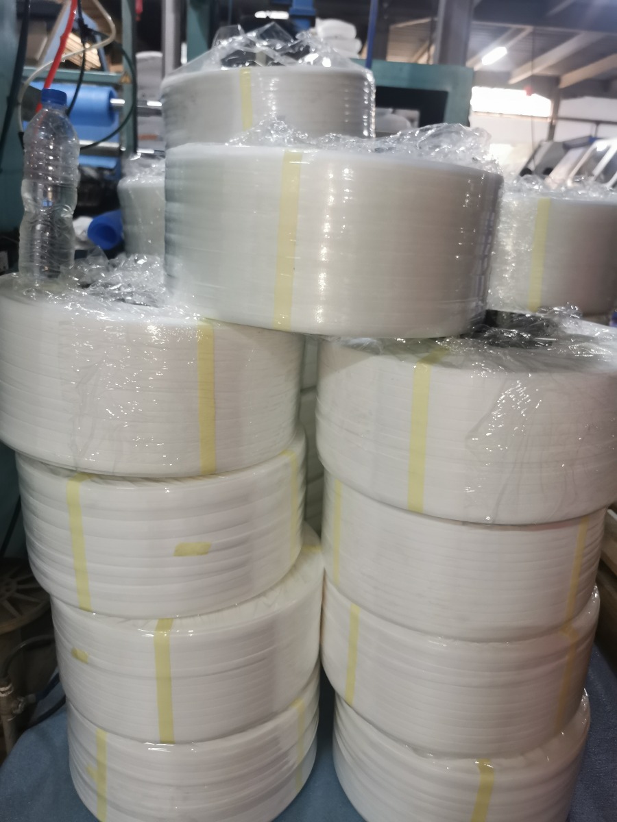 feuillard polypropylène 12mm, cerclage polypropylène, feuillard pour cerclage, cerclage en gros, emballage polypropylène, achat feuillard en gros, cerclage sécurisé, produits d'emballage, matériel de cerclage Abidjan, emballage pour entreprise Abidjan, po