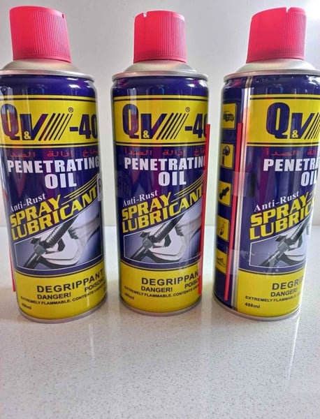 bombe de dégrippant, lubrifiant et antirouille QV-40 de 450ml